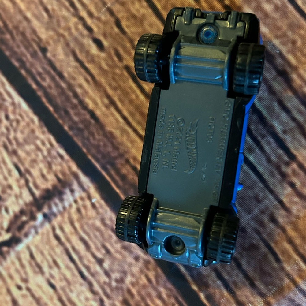 Hot Wheels '20 Toyota Tacoma - Picture 6 of 6